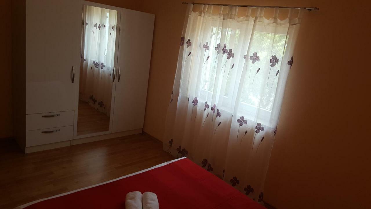Apartmani Goga Starigrad Paklenica Exterior foto
